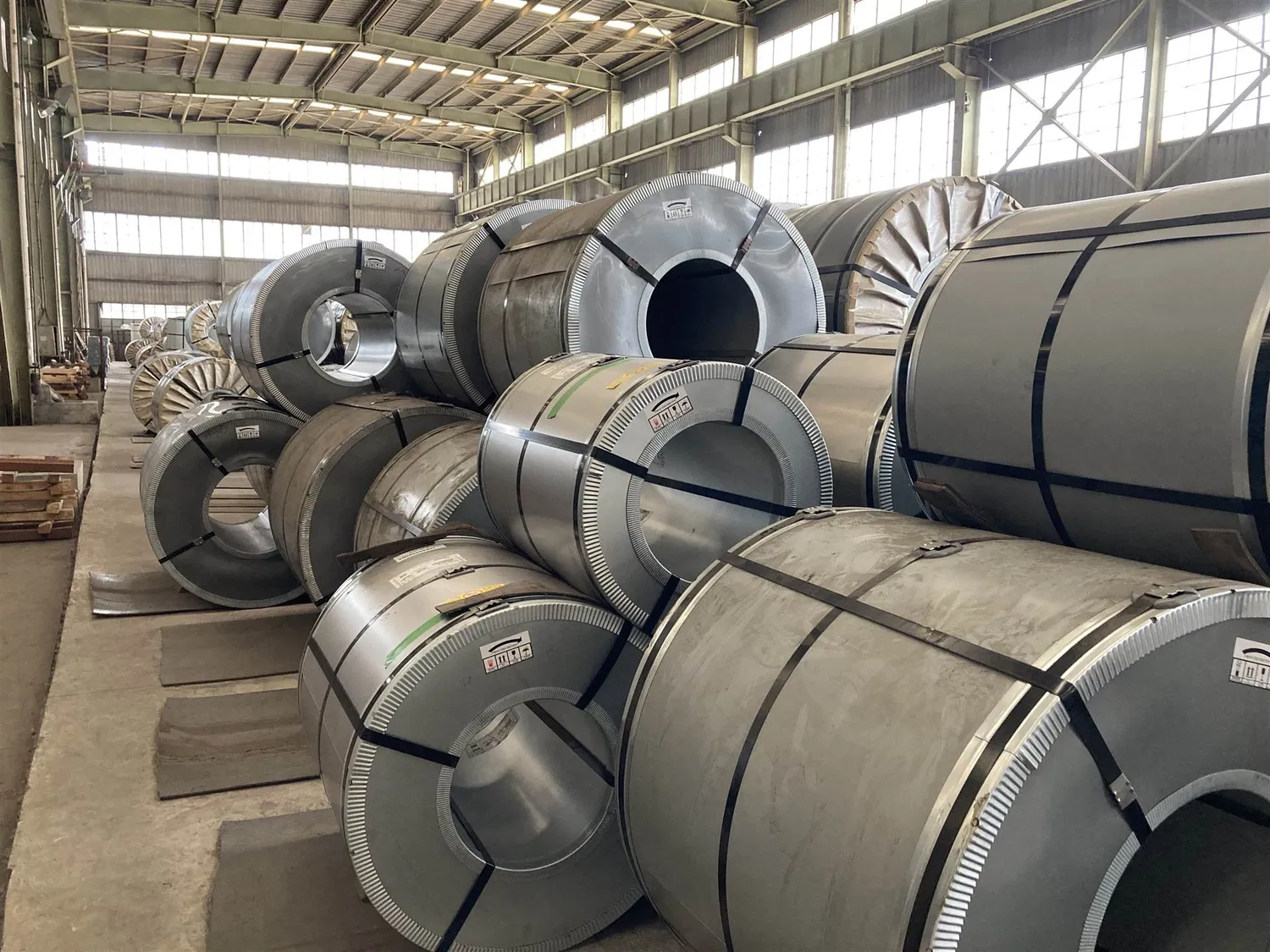 Les fabricants vendent 1050 1060 1100 1145 1199 1350 3003 3004 3105 3A21 Bobine d'aluminium Bobine d'aluminium / Bobine de cuivre / Bobine d'acier